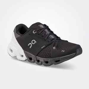 On Cloud Cloudflyer 4 Running Black & White Running Shoes Women’s Size 9.5